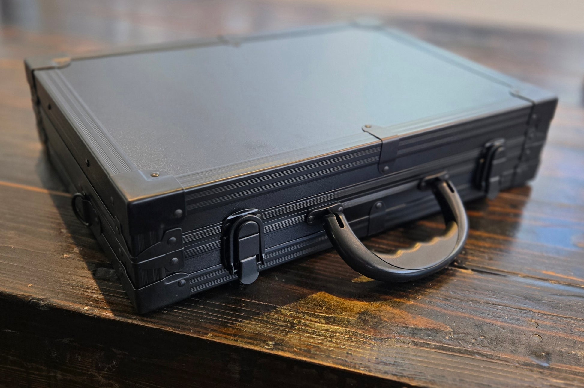 Flat Out Mini Case in closed position